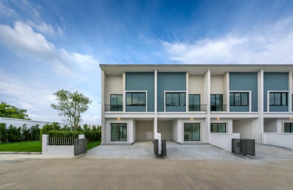 ตัวอย่าภาพบริการ Retouch เพื่อลบสายไฟ เสาไฟ