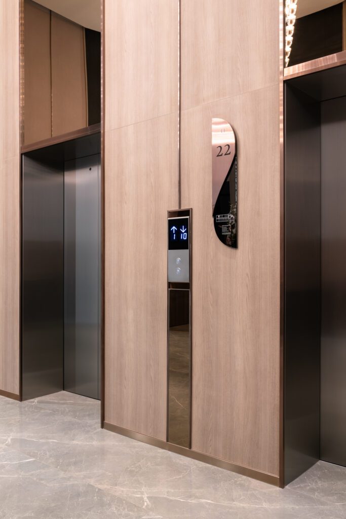 ภายนอก Lift แสดงรูปแบบการตกแต่งภายใน